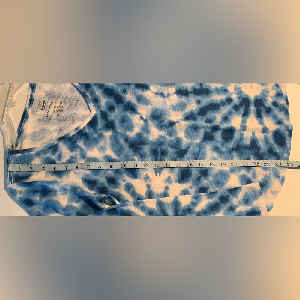 Sonoma Goods For Life Everyday Long Sleeve V-Neck Tee Tie-Dyed Look Coral Print - Picture 6 of 7